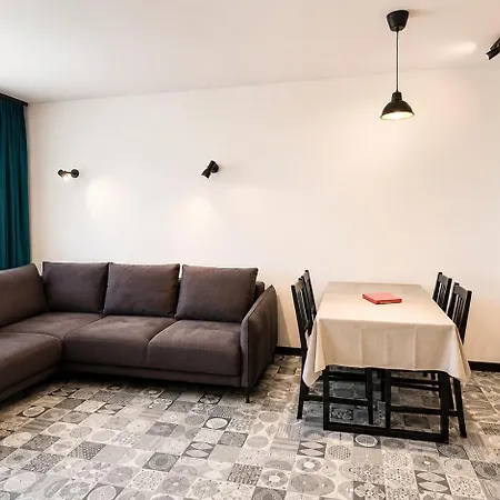 Park 1br W/free Parking & Heated Pool Βάρνα