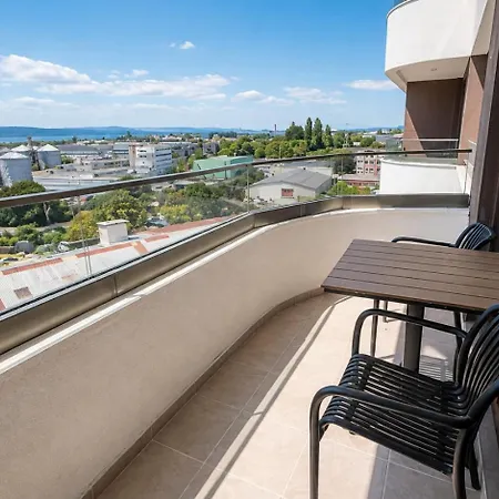 Park 1br W/free Parking & Heated Pool Βάρνα